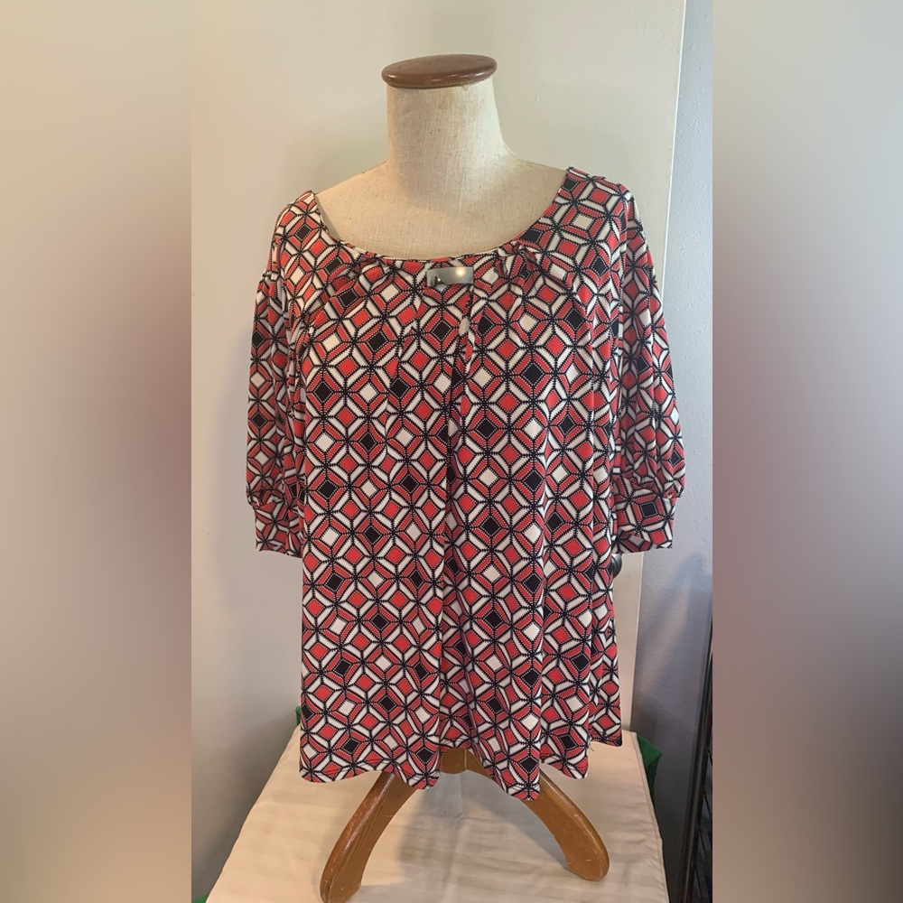 NEW YORK Collection.Geometric Patterned Women's Top,
Size PXL